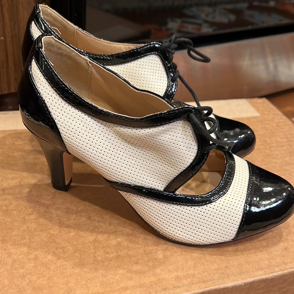 Adorable retro heels
